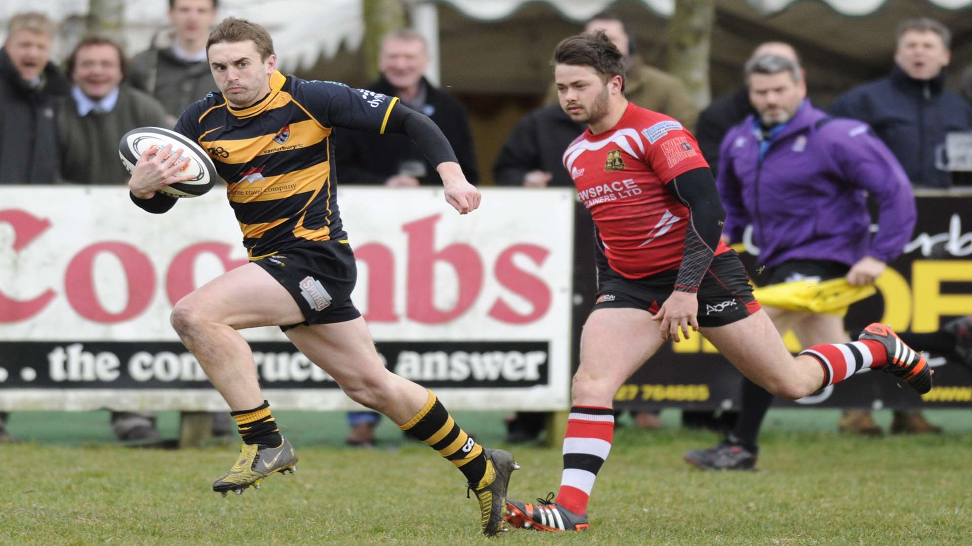 Martun Beaumont breaks away to open the scoring. Picture: Tony Flashman.