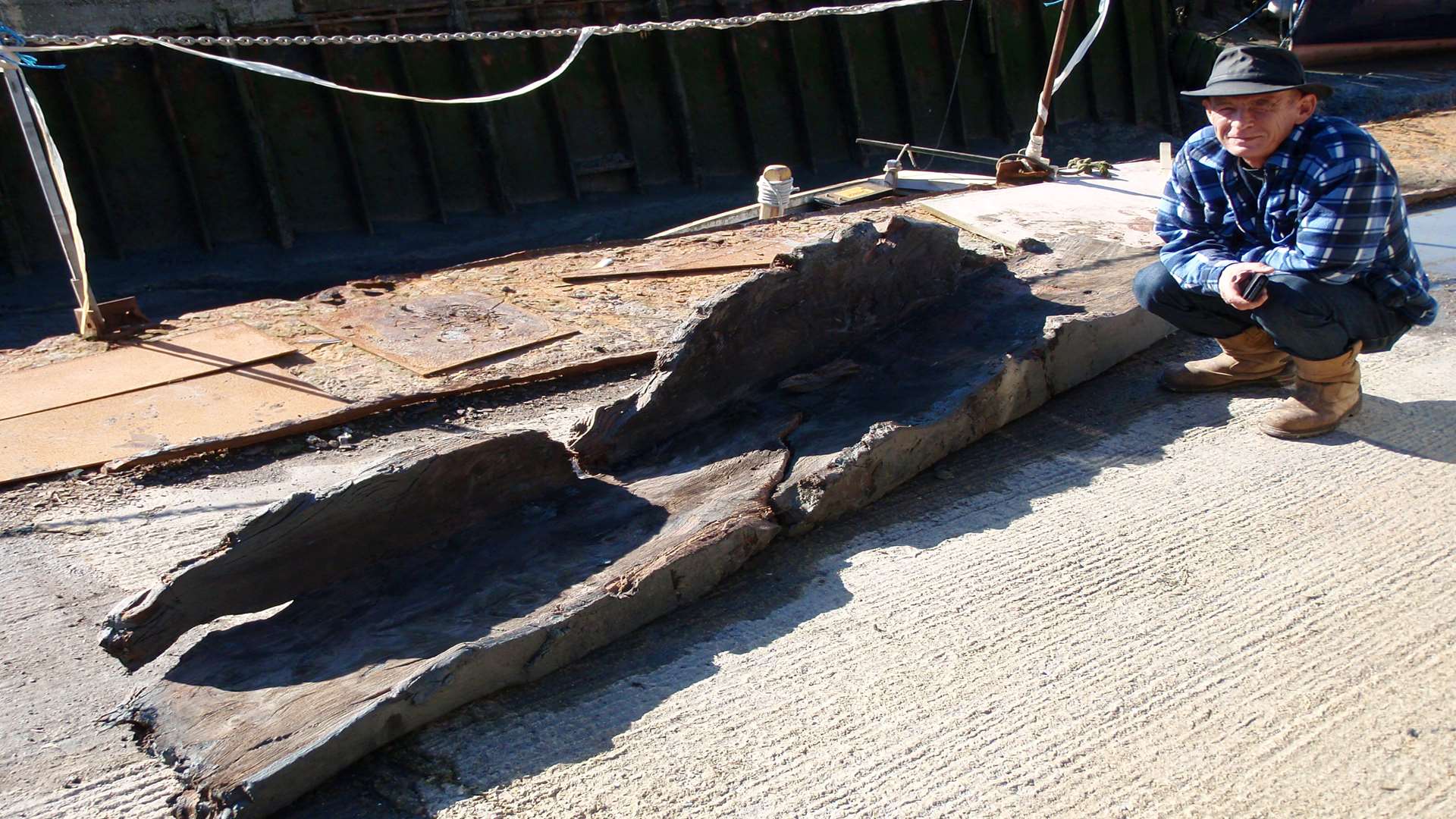 Dr Paul Wilkinson with the Bronze Age boat. Picture: SWNS.