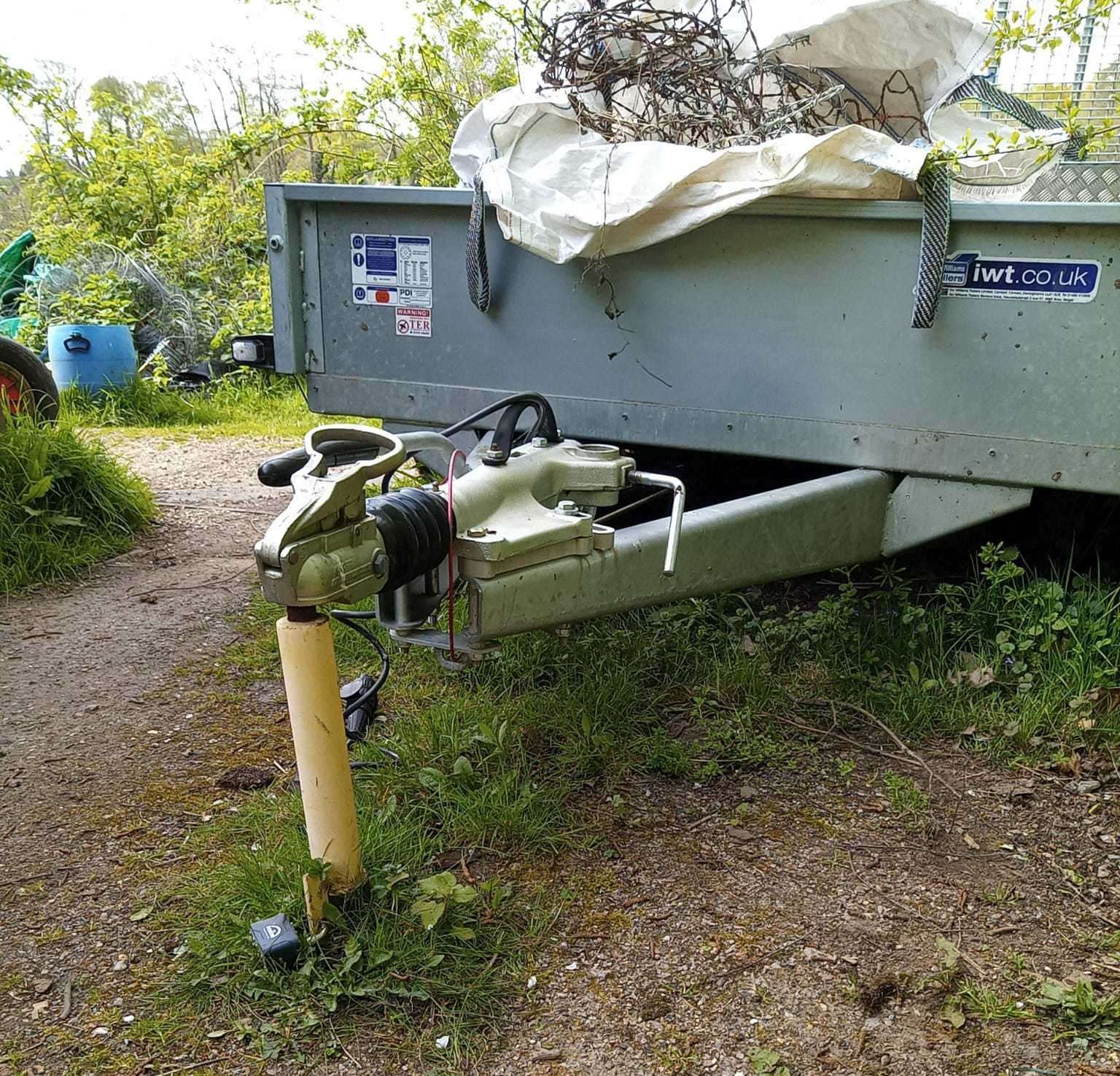 A trailer’s jokey wheel was also taken