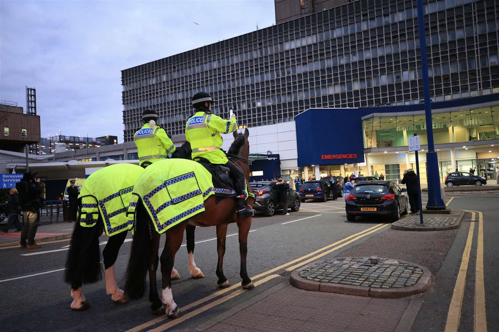 Police officers join in the applause (Peter Byrne/PA)