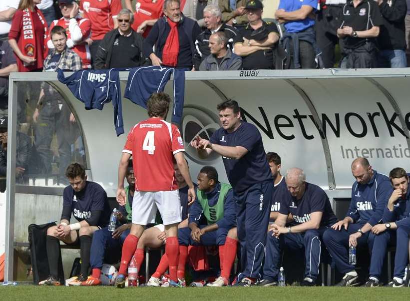 Steve Brown passes on instructions to Daryl McMahon Picture: Andy Payton