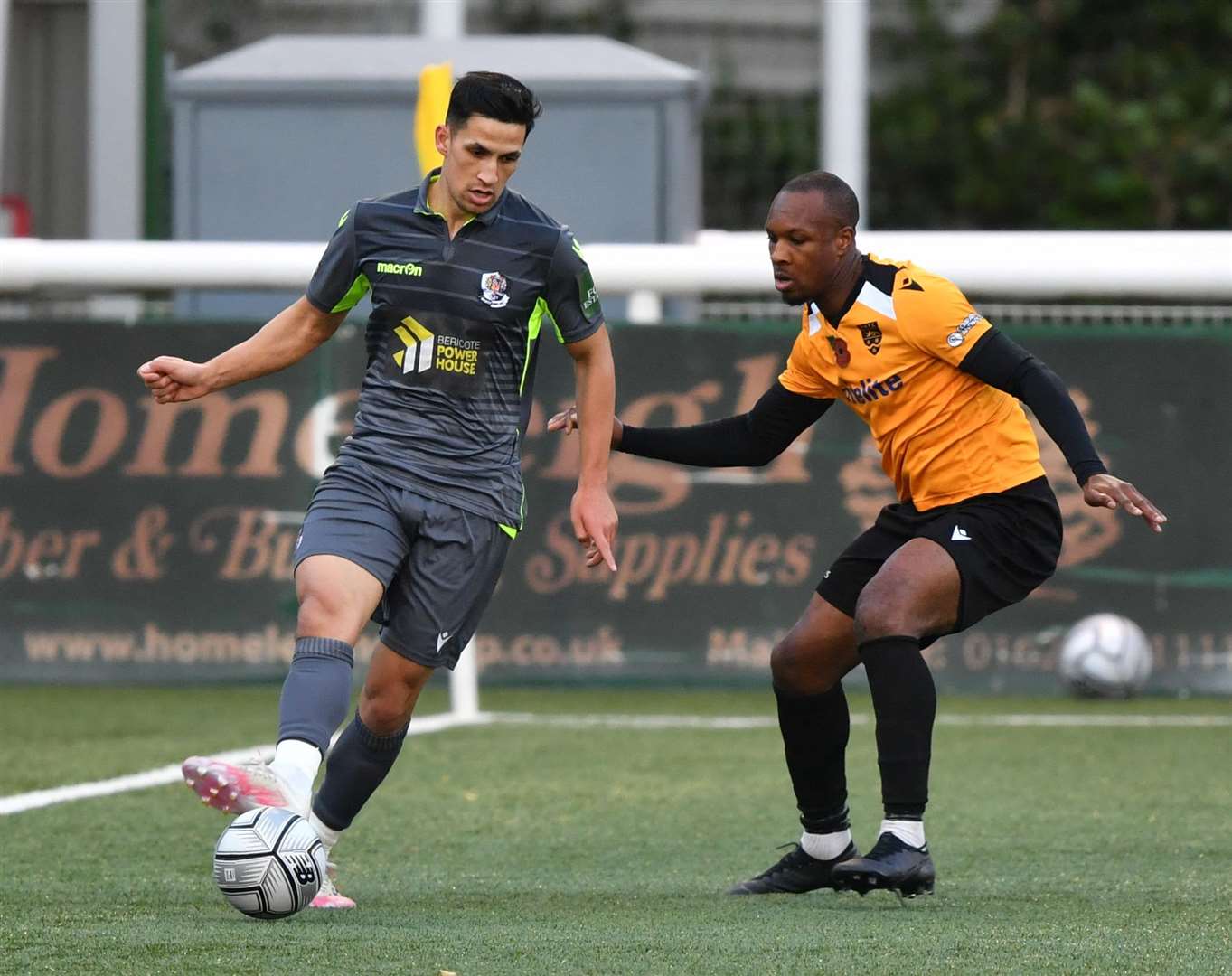 Maidstone United take on Dartford in National South Picture: Keith Gillard