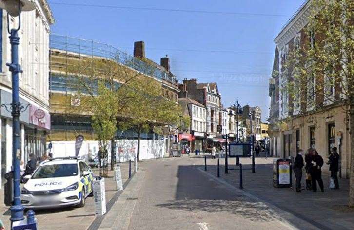 Police recovered a discarded knife after it was found at a shop in New Road, Gravesend. Pcture: Google Maps