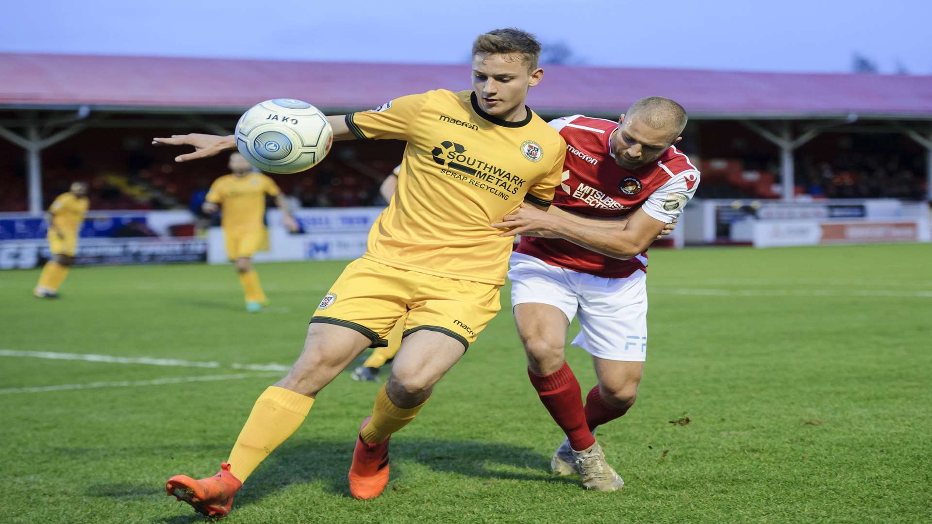 Luke Woolfenden under pressure from Luke Coulson Picture: Andy Payton