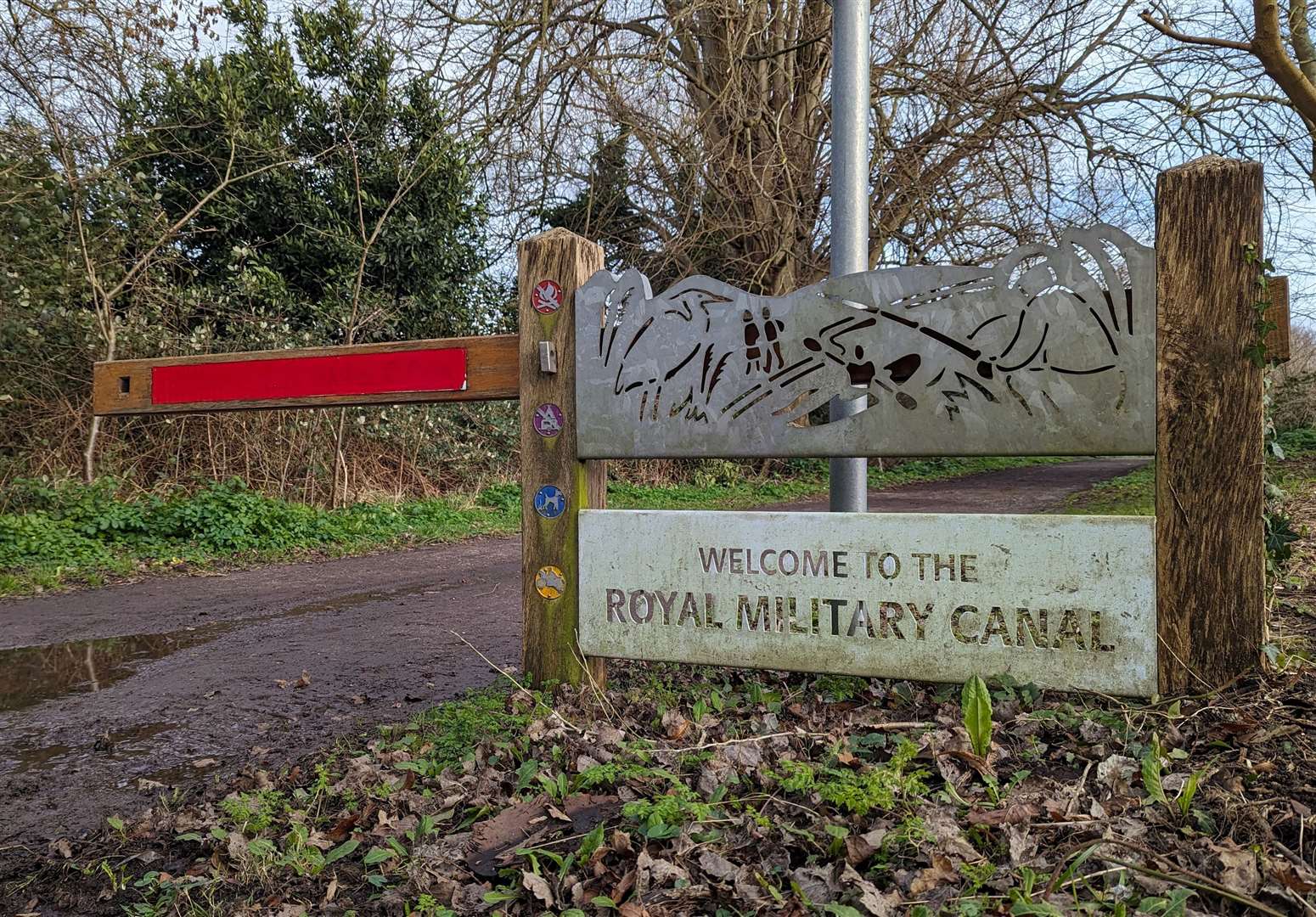 The microbar sits next to the Royal Military Canal and attracts many walkers and cyclists