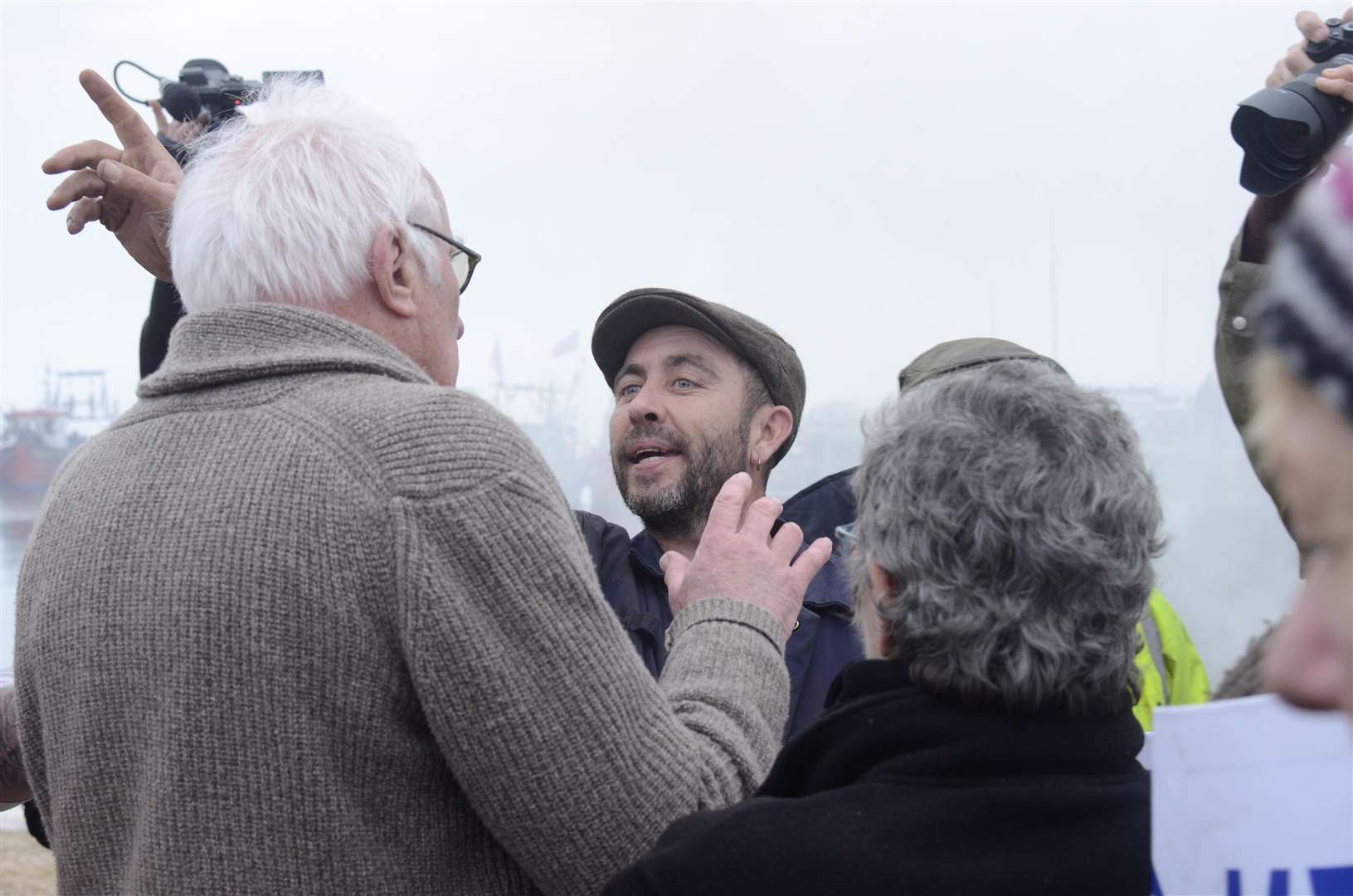 Protesters clash on Whitstable beach (1418423)