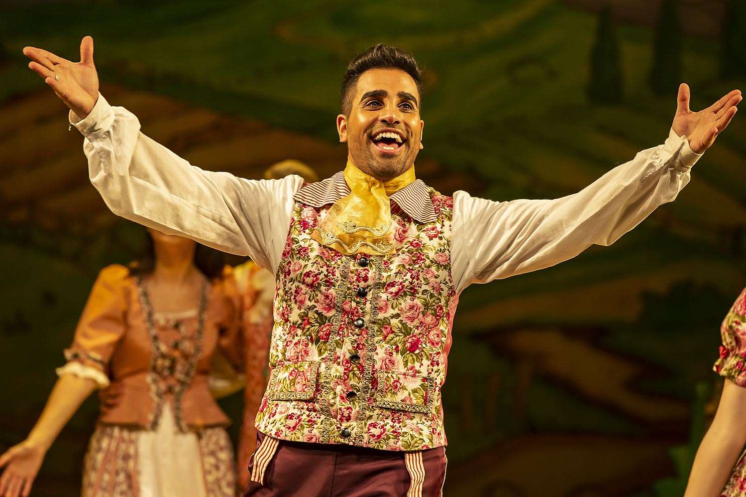 Dr Ranj in Mother Goose Picture: Pamela Raith Photography