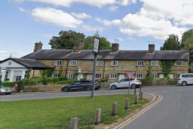 The Stone Row Cottages at Fordcombe