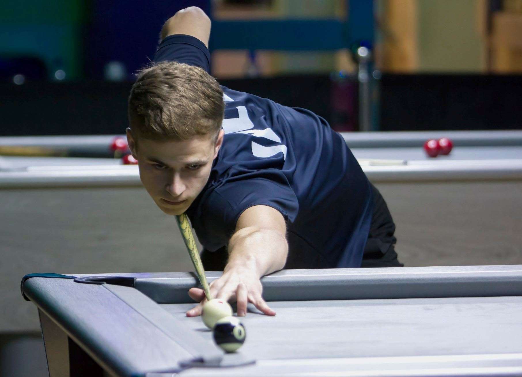 Lining up the winning shot, Jasper Simmonds of the JPL1 team Picture: Paul Wyatt / English Pool Association Facebook