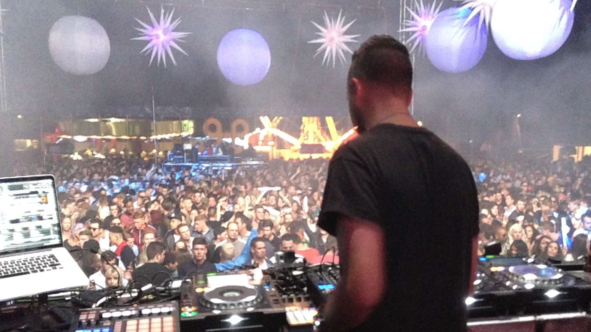 Nic Fanciulli closes the set at a previous Social