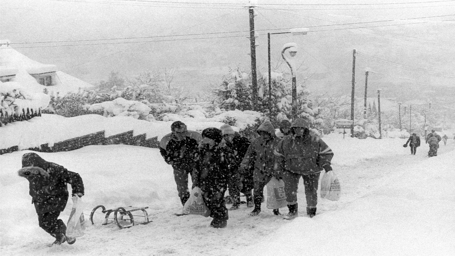 Dargetts Hill, Chatham after heavy snow falls across Kent in 1987