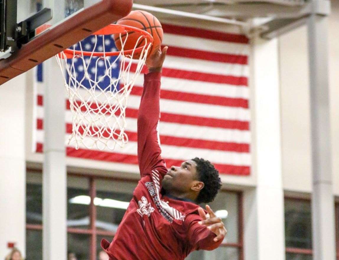 Ciaran Sandy playing basketball in the US (11740078)