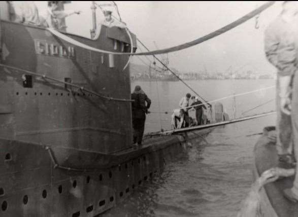 HMS Sidon alongside HMS Maidstone