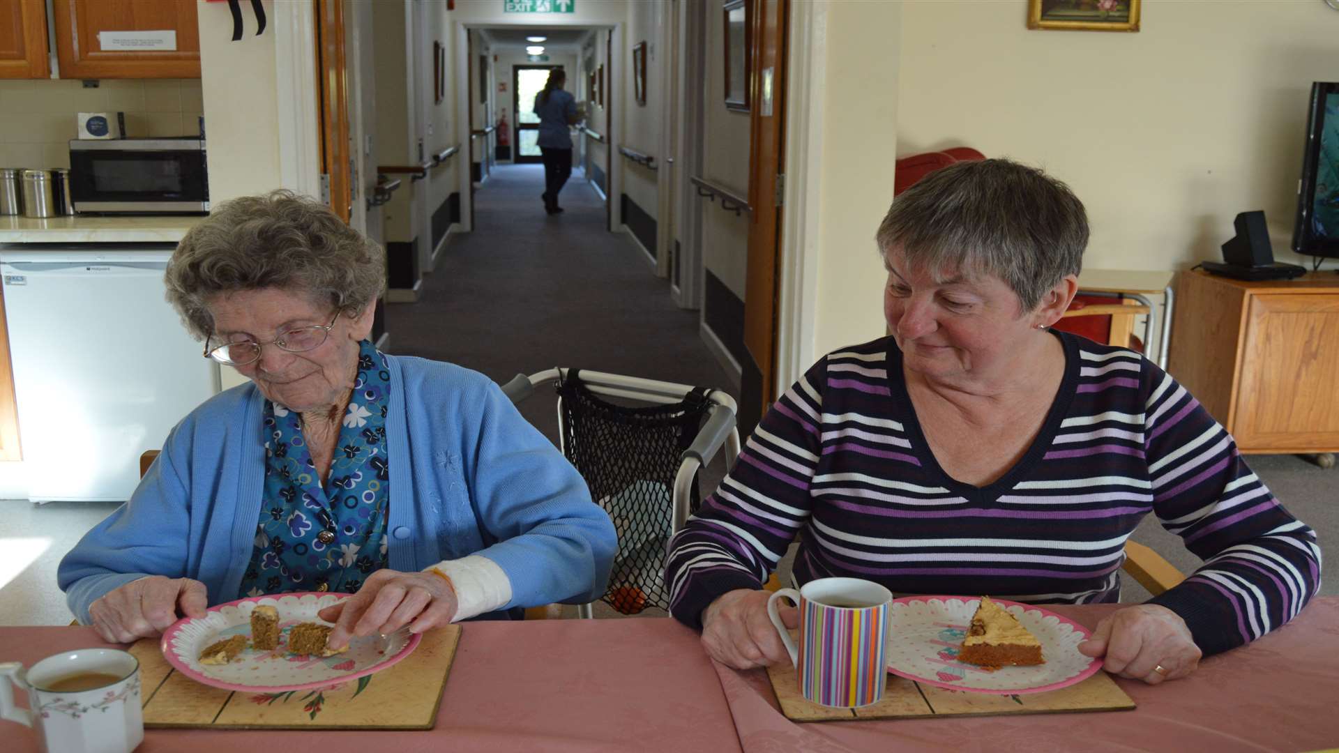 Edith Samson with niece Sandra May at Kiln Court.