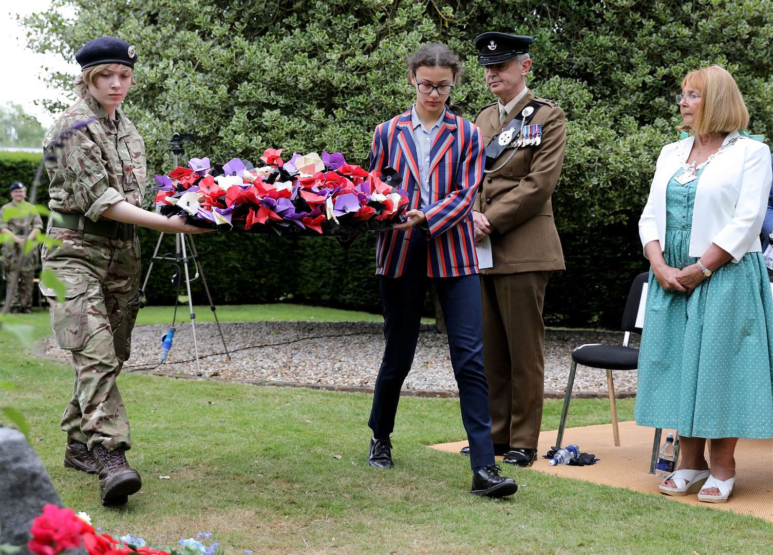 Laying the wreaths after the unveiling of the 59th Newfoundland RA memorial at Ashford School