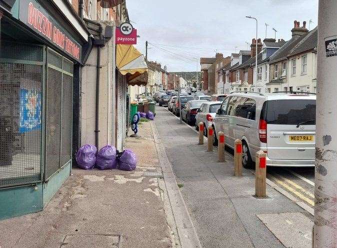 Queues in Black Bull Road in Folkestone. Credit: Tom Griffin