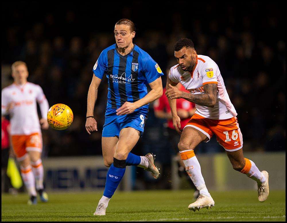 Tom Eaves looks to get Gills going Picture: Ady Kerry