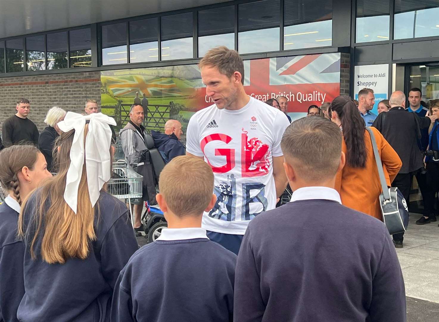 Olympian Matt Langridge talking with Queenborough School and nursery pupils