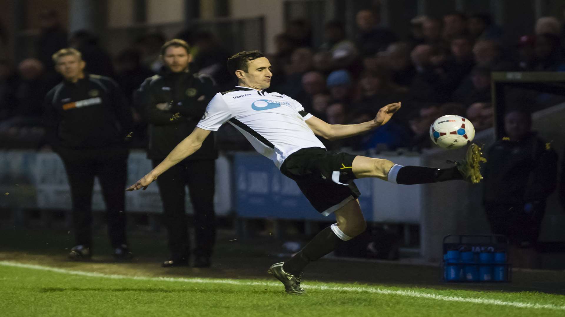 Dartford's Danny Harris stretches to bring the ball under his control Picture: Andy Payton