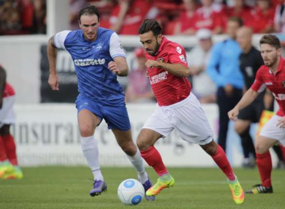 Sam Deering drives through midfield Picture: Martin Apps