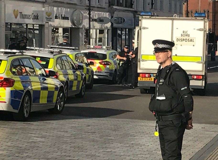 MoD bomb teams at the scene. Photo: Simon Howland