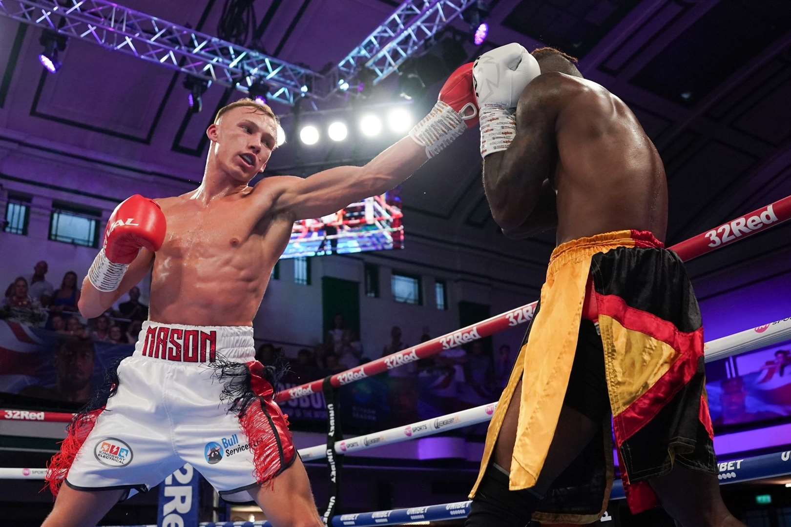 Maidstone boxer Mason Payne in dominant form against John Mosquera. Picture: Stephen Dunkley / Queensberry Promotions