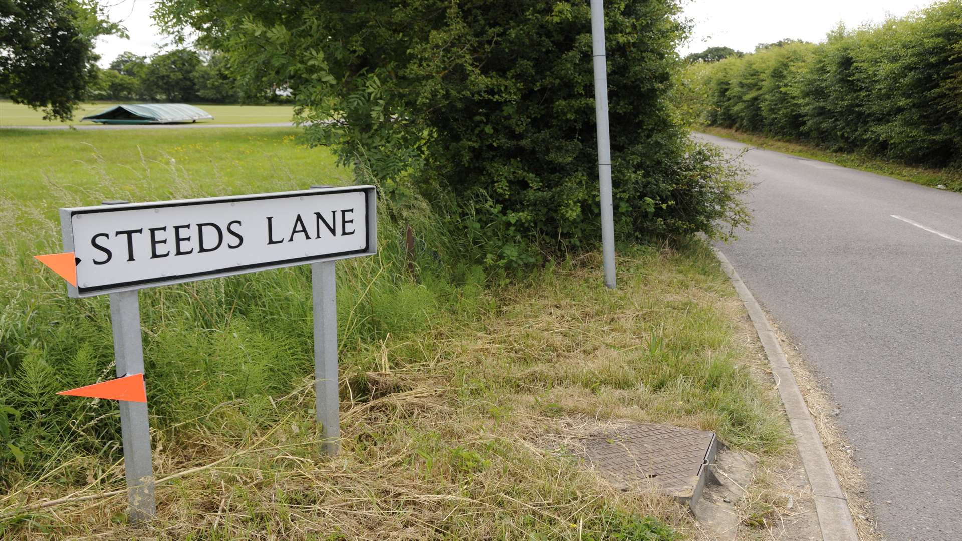 Police found a body of a man in his 20s in Steeds Lane.