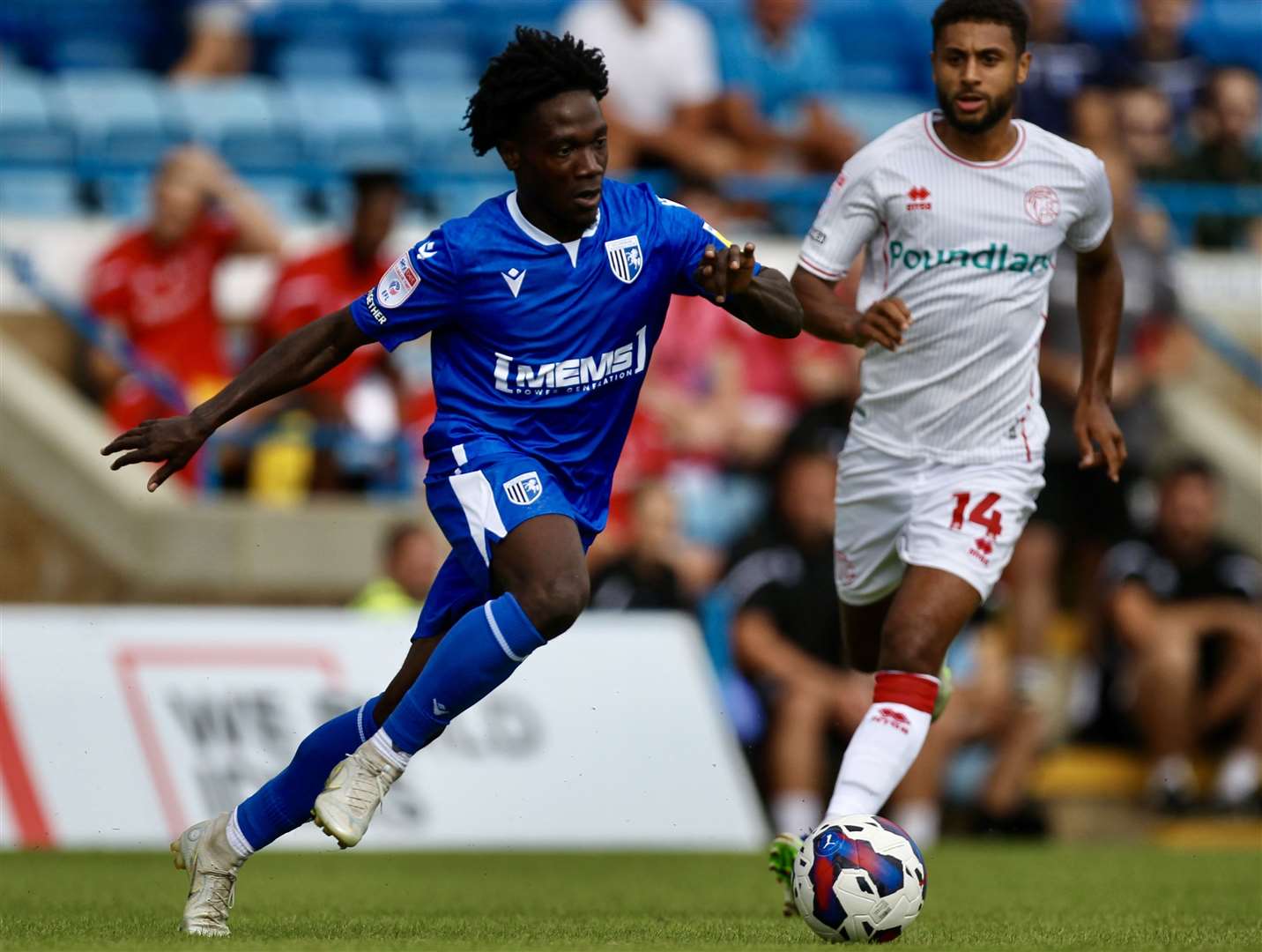 Gillingham's Jordan Green challenges Walsall's Brandon Comley during the goalless draw. Picture: KPI