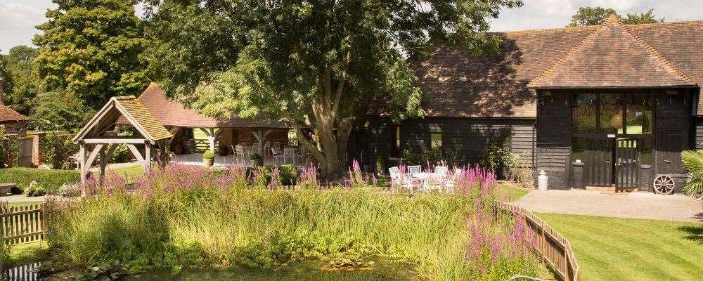 Situated just outside Canterbury in gorgeous countryside, there are some wonderful barns that are the perfect romantic setting.