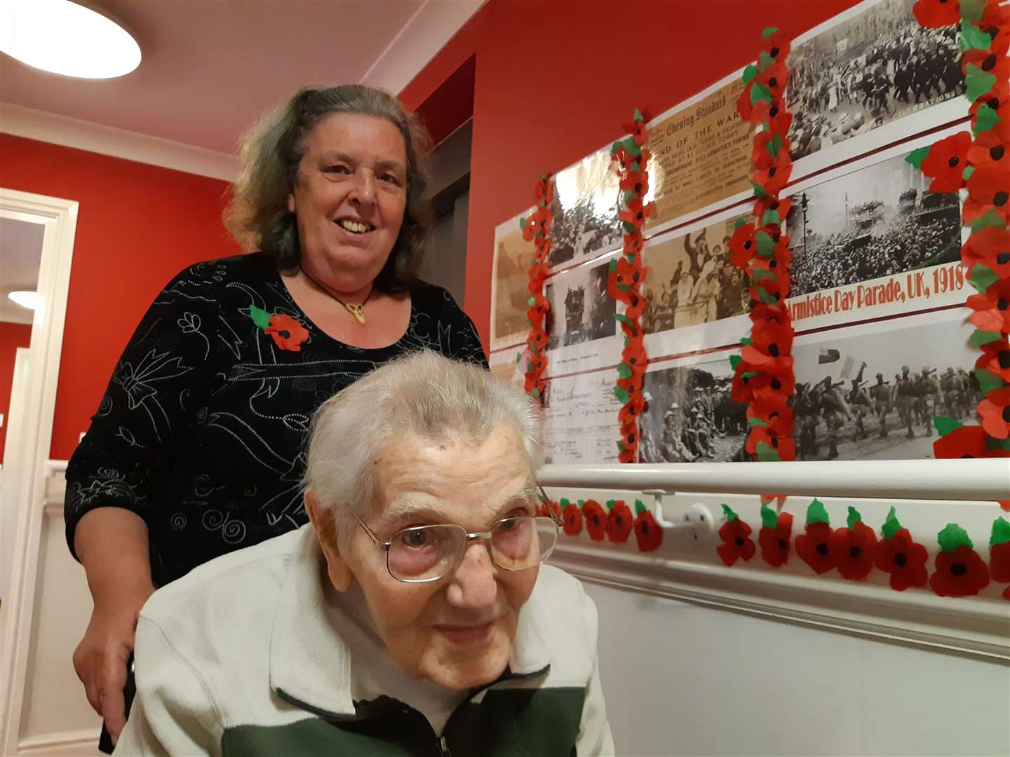 RAF veteran Bob Frost with carer Chrissi Dunn from Ami Court in Walmer (5344674)