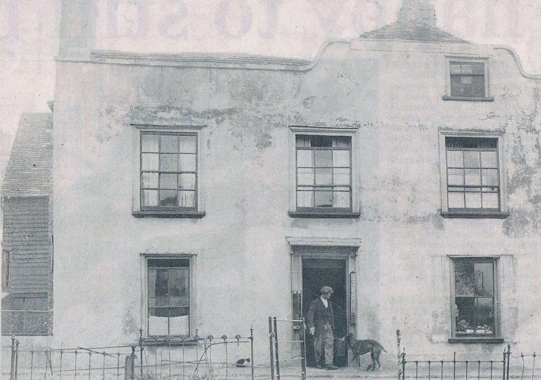 The Georgian style Burke House, the purser's second home (19542068)