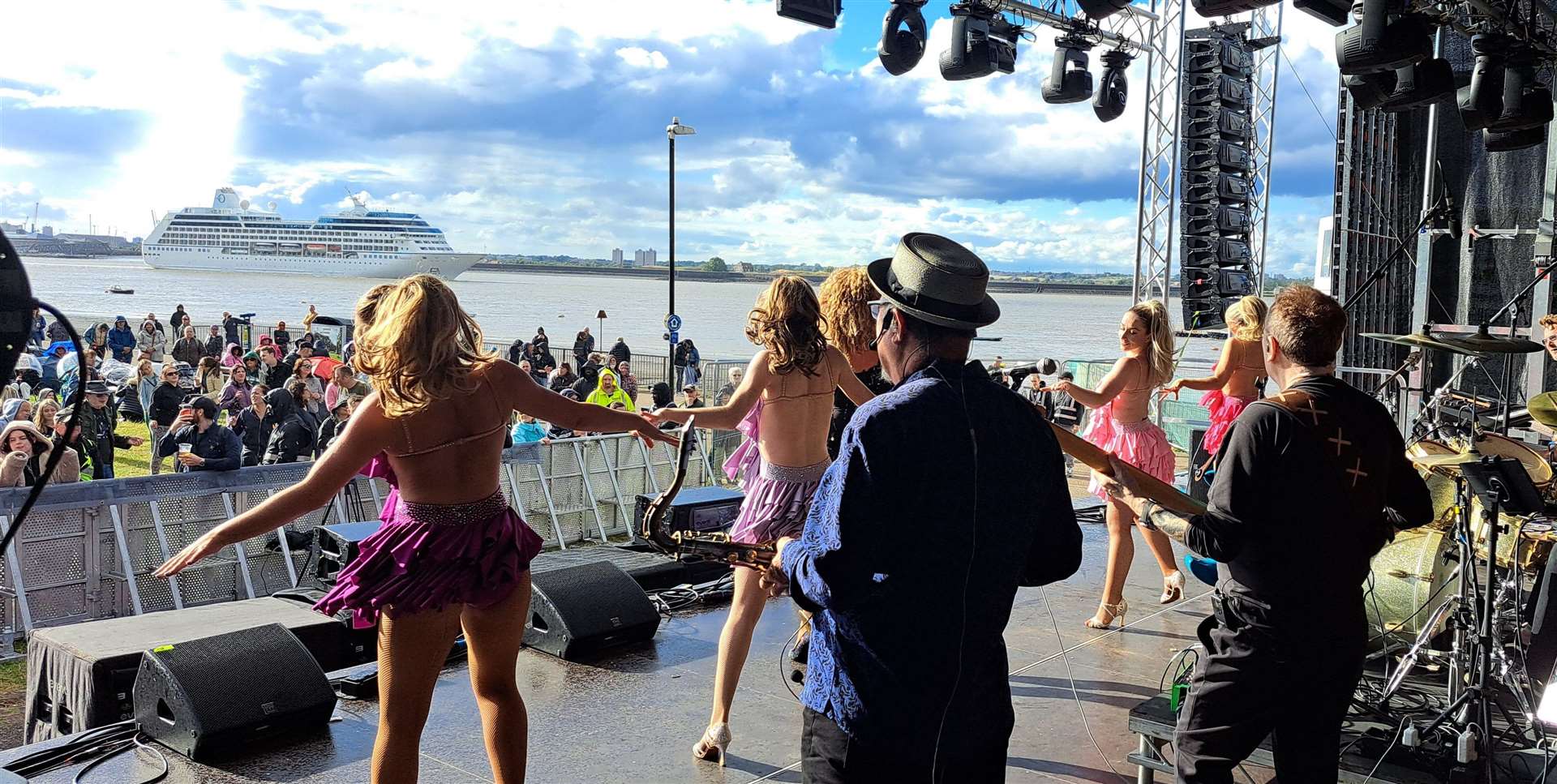 Totally Tina! singing Proud Mary and "rolling on the river" just as a cruise ship leaves Tilbury