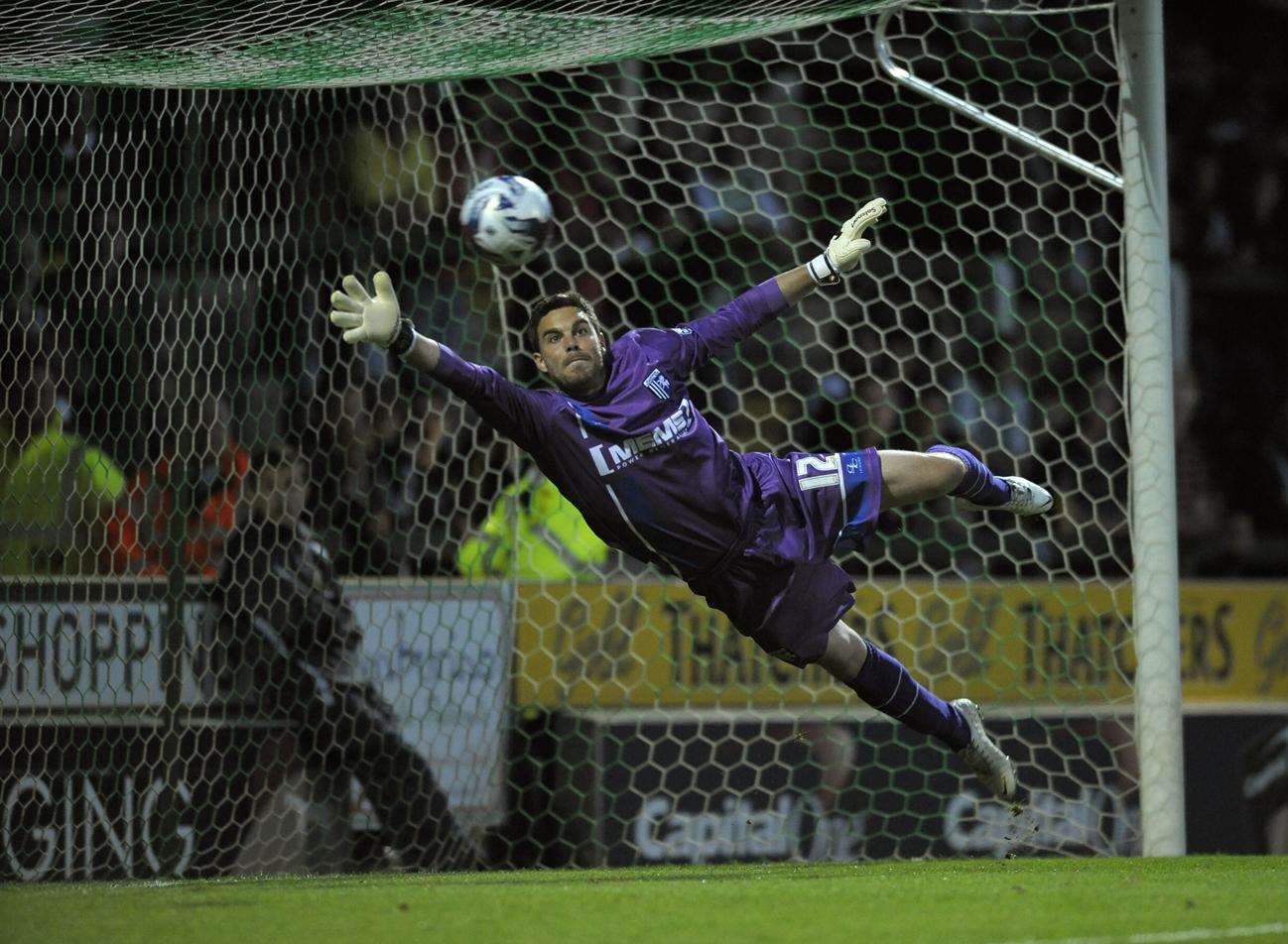 Glenn Morris on the stretch between the sticks