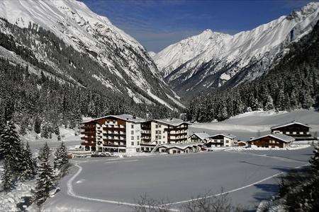 Glacier ski-ing in Stubai, Austria