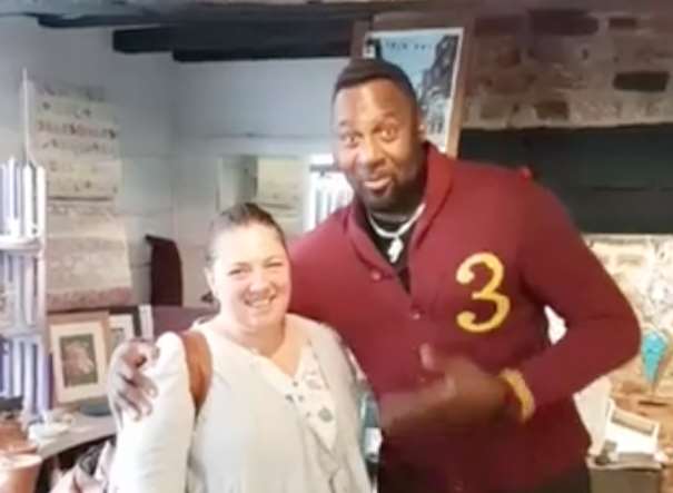 The lucky shopper was serenaded by singer FiL Straughan. Picture: Sevie Ashby