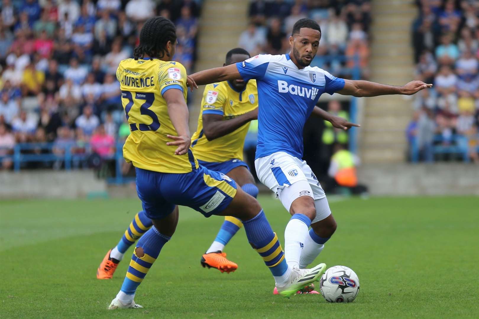 Tim Dieng challenges Nico Lawrence for the ball Picture: @Julian_KPI