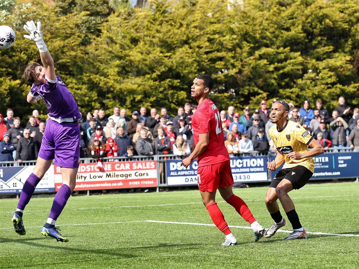 Matt Bentley's header beats Worthing keeper Ollie Wright to make it 1-1. Picture: Helen Cooper