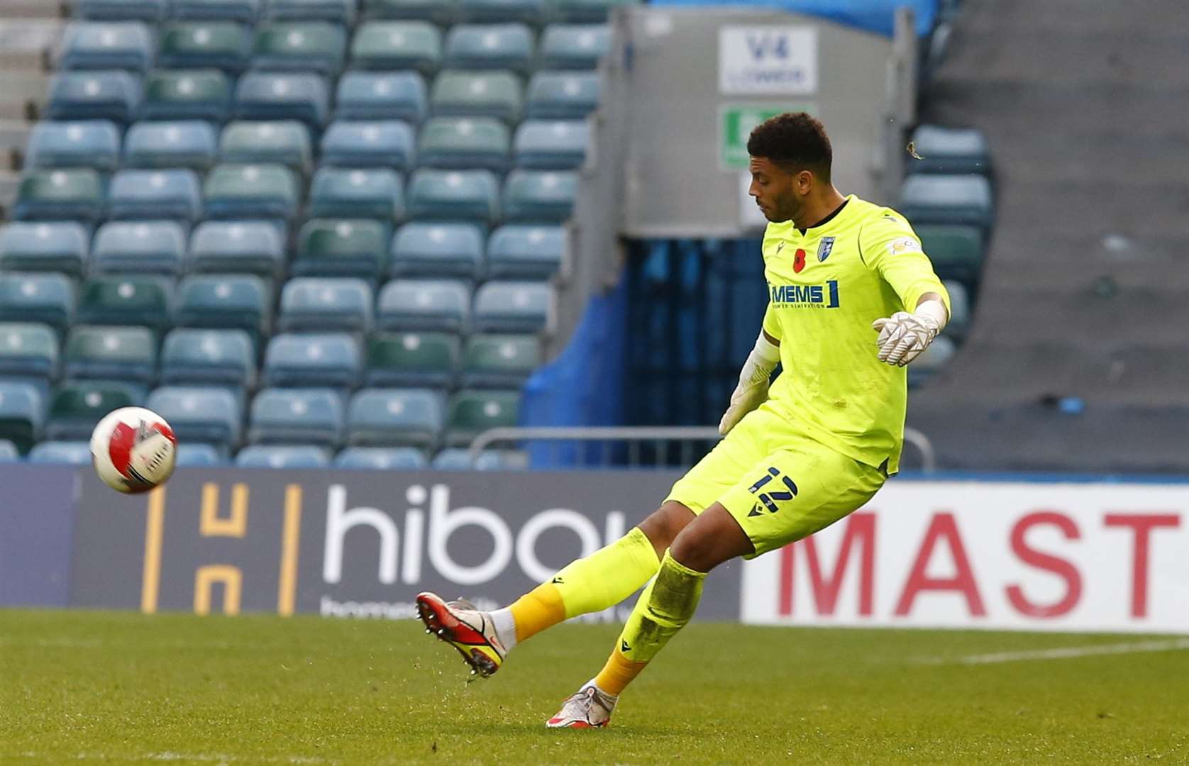 Gills goalkeeper Aaron Chapman starts an attack. Picture: Andy Jones