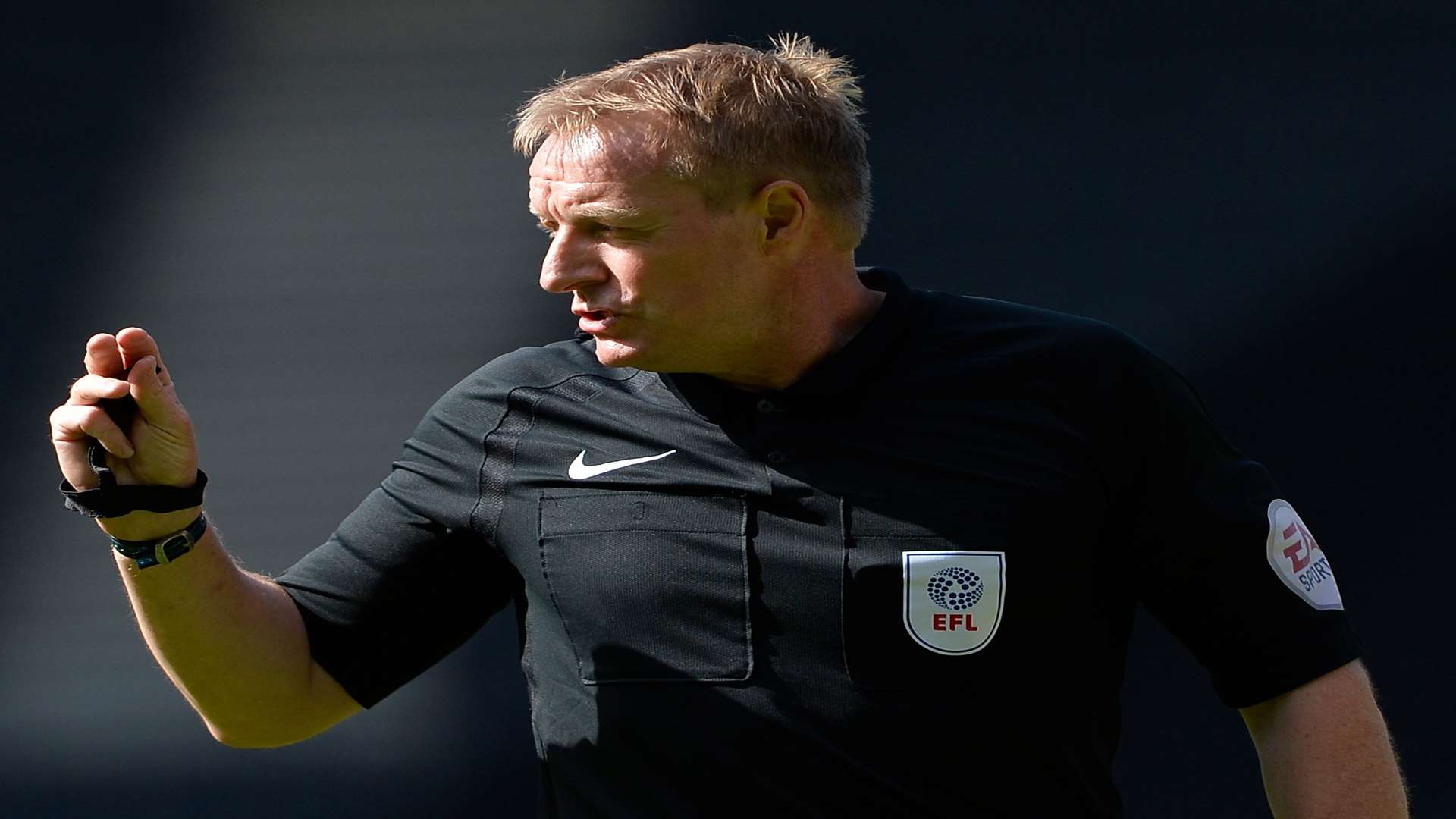 Referee Trevor Kettle awarded both teams a spot-kick. Picture: Ady Kerry