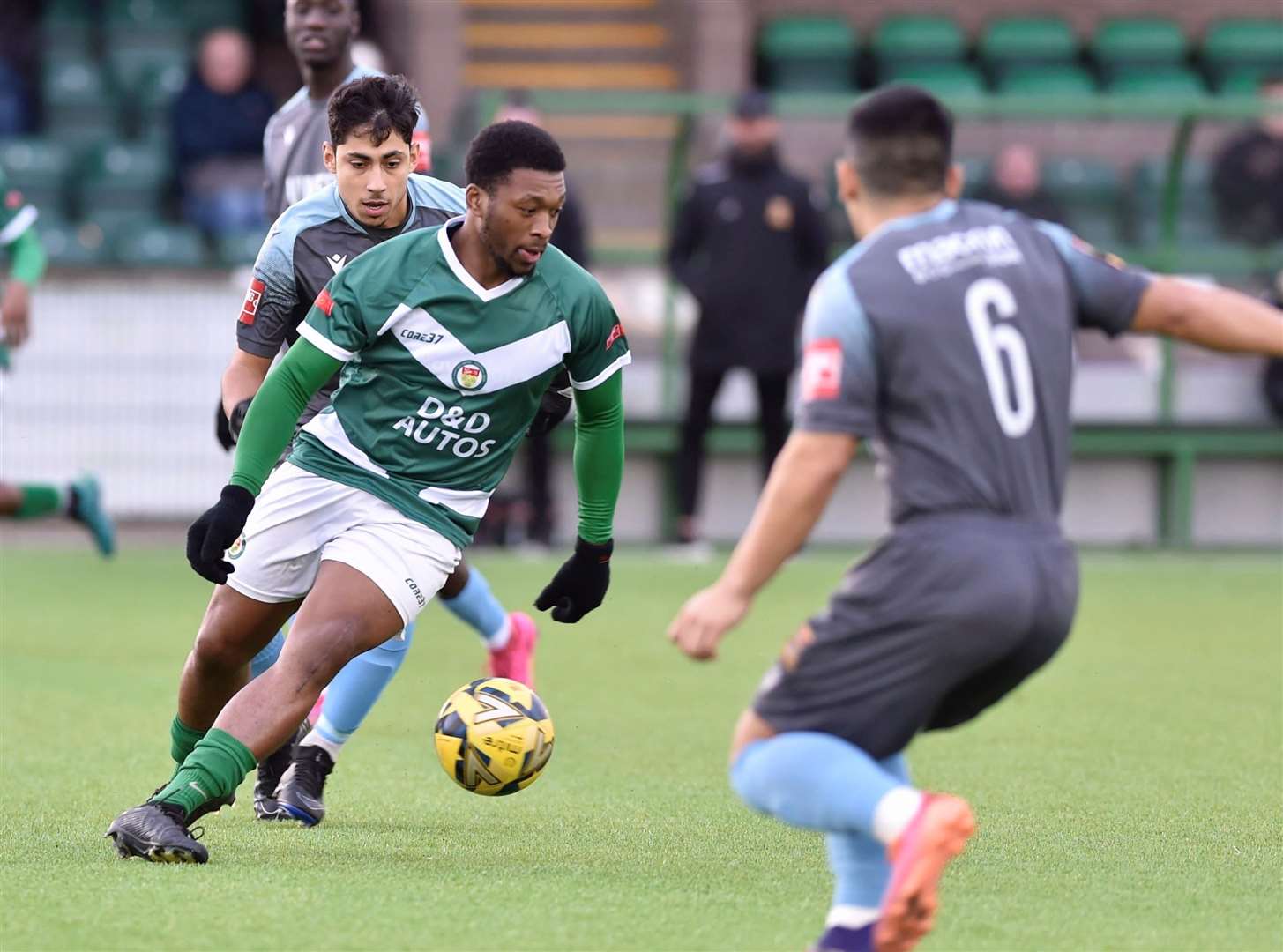 Vance Bola makes progress in the Three Bridges half. Picture: Ian Scammell.