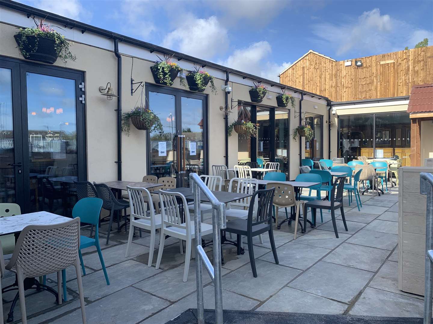 Beer Garden, at The Railway in Station Road, Rainham (18008968)