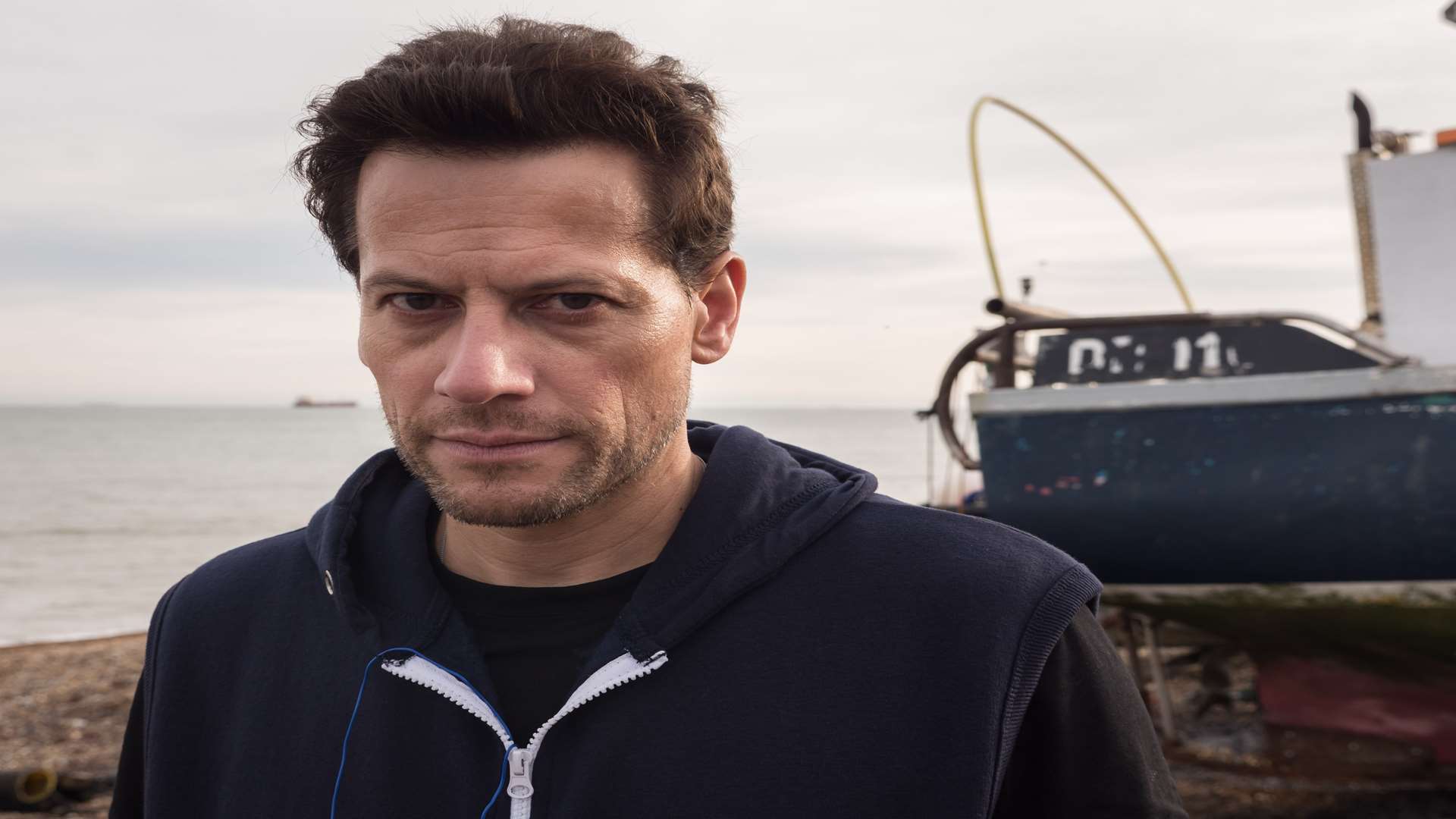 Ioan Gruffudd filming Liar on Deal beach