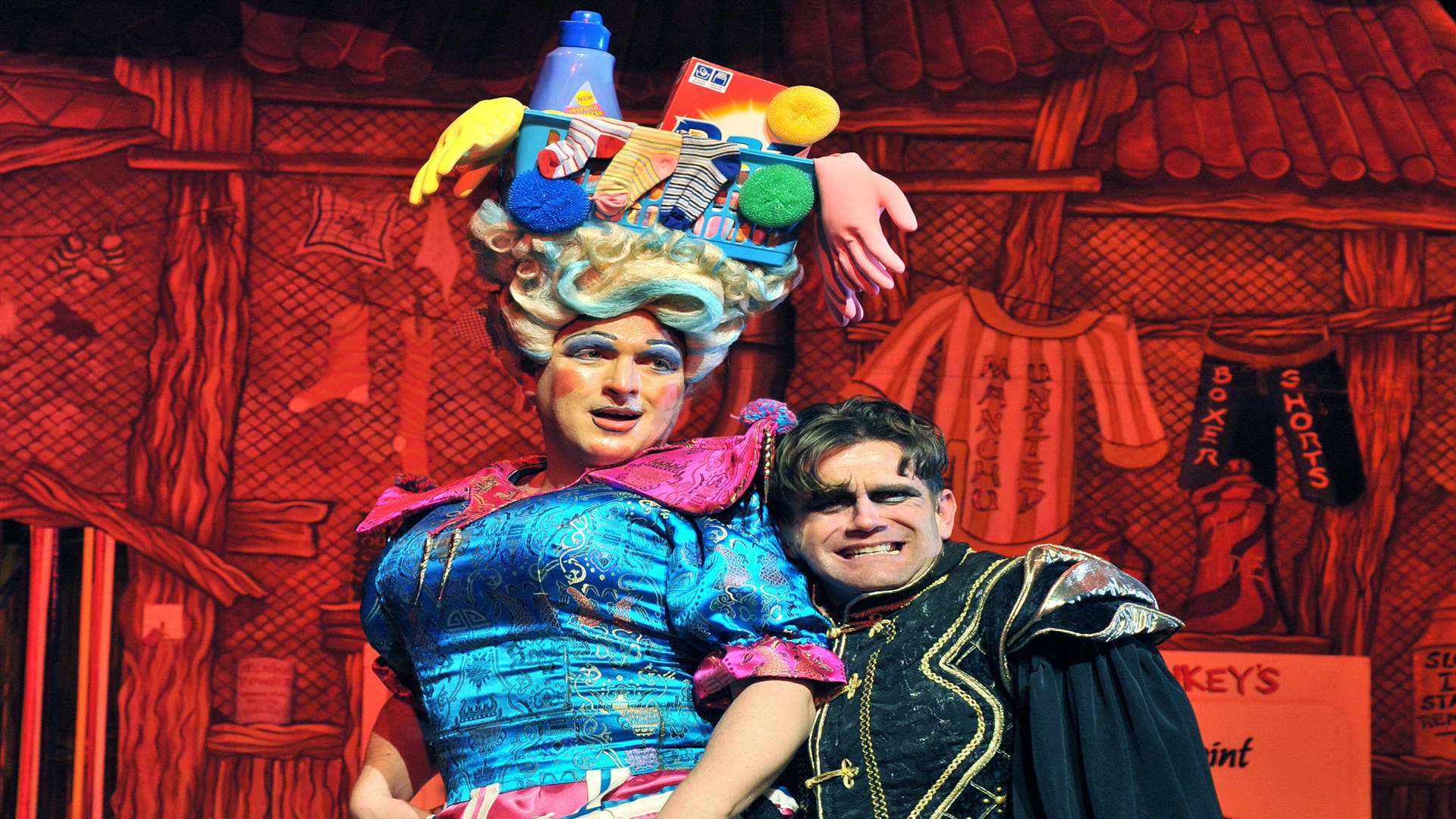 Benn Roddy as Widow Twankey with Scott Maslen, Abanazar, in the Marlowe's Aladdin