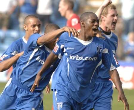 Dennis Oli celebrates his winner with his team-mates. Picture: Grant Falvey