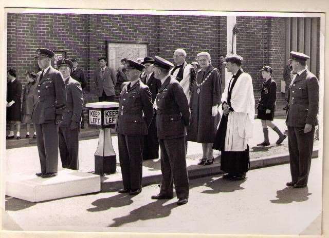 Denis Jarrett (right) with former Sittingbourne ATC squadron cadet Clifford Spink, in about 2000