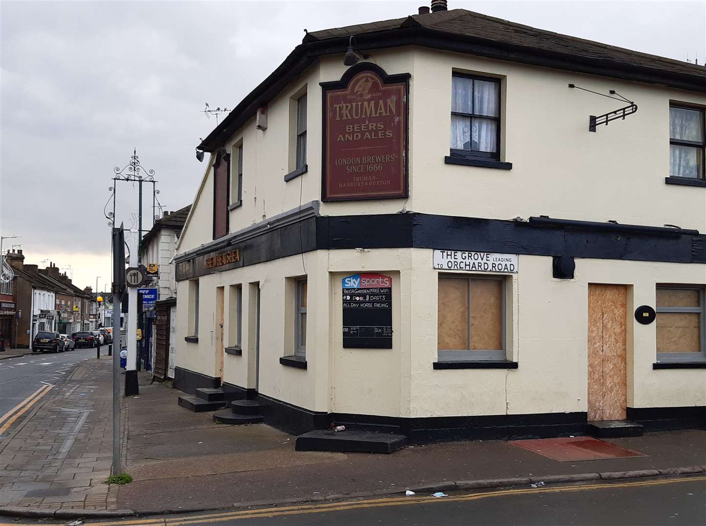 The Wheatsheaf pub in Swanscombe High Street has sat vacant for some time