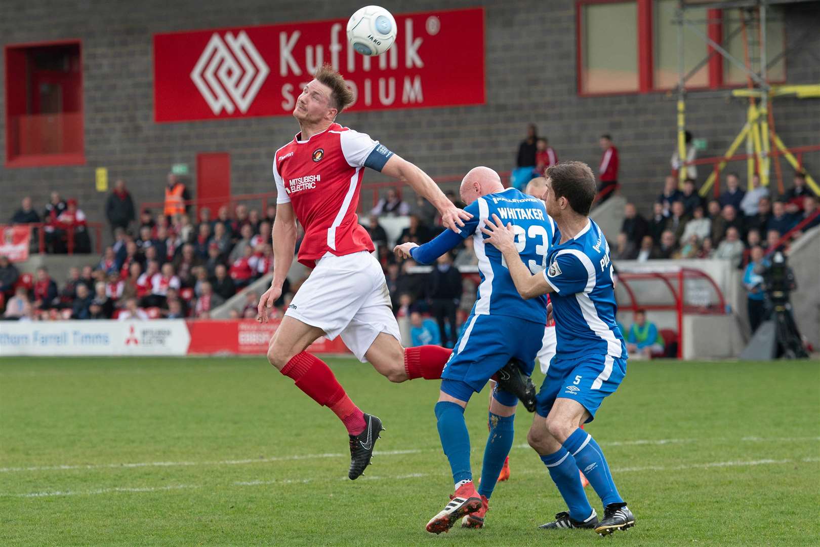 Fleet skipper Dave Winfield up for a header Picture: Andy Payton