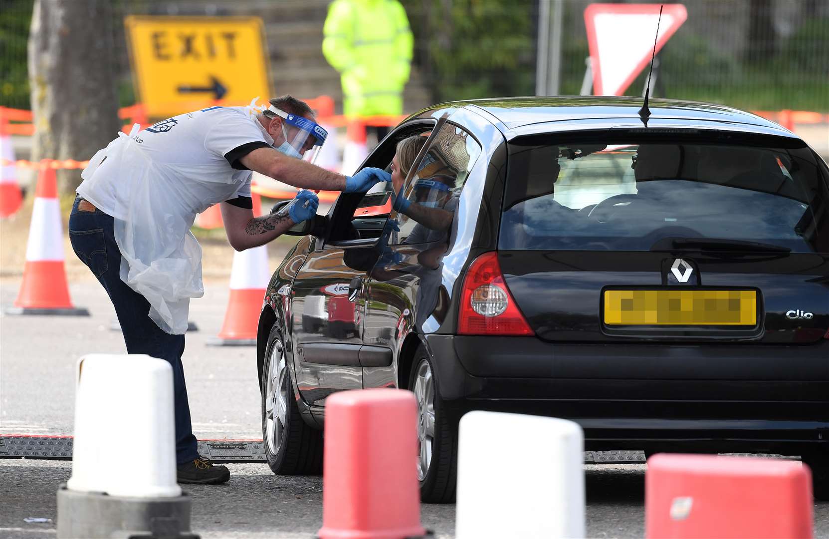 A drive-through coronavirus testing facility at Chessington World of Adventures (Kirsty O’Connor/PA)