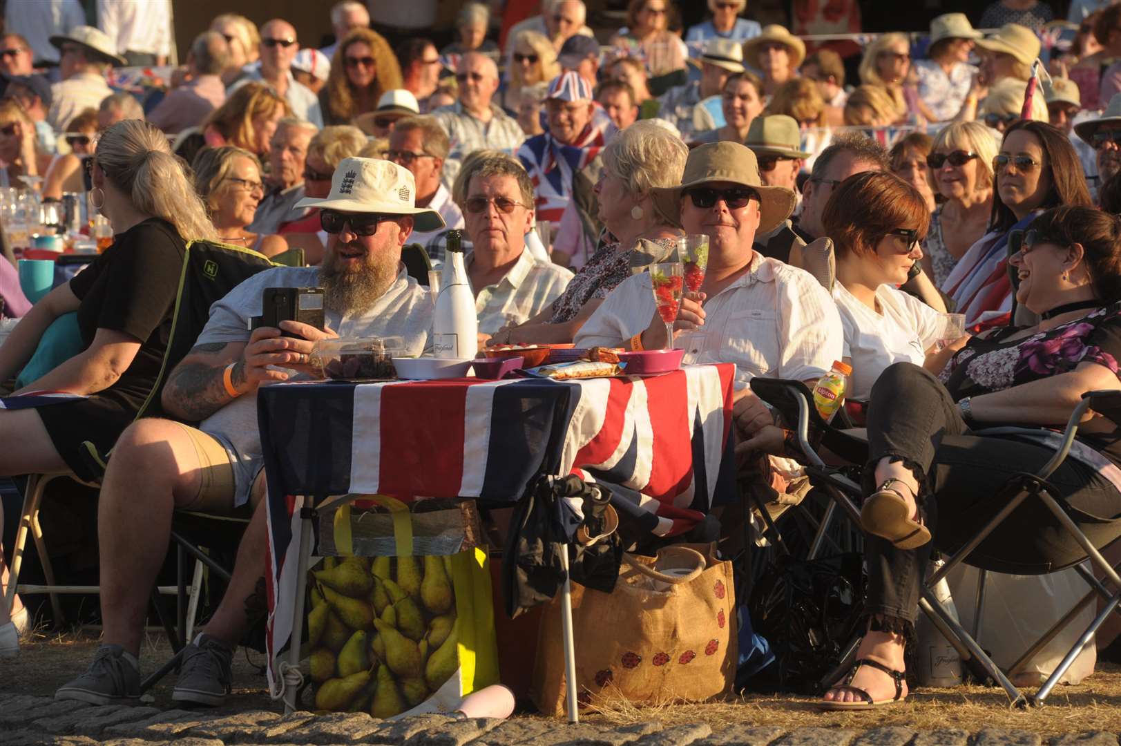 Rochester Castle Gardens..Castle concerts..Royal Philharmonic proms..Picture: Steve Crispe. (3064471)