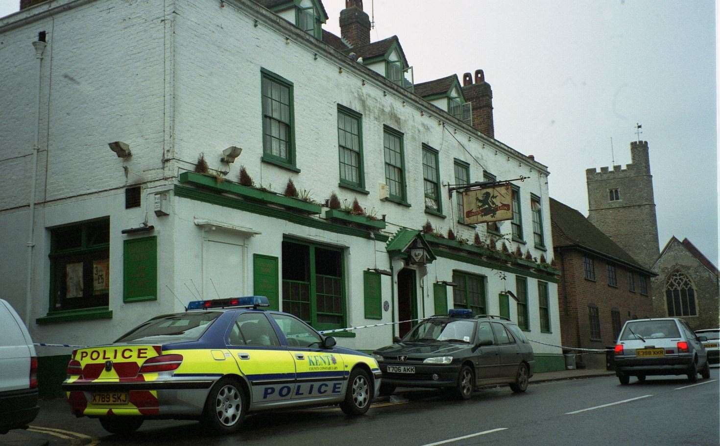 Fire rescue Rainham pub. The Green Lion pub in 2002